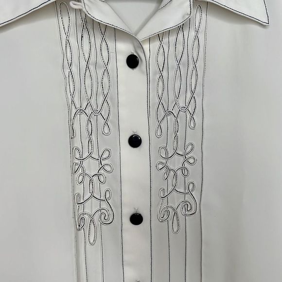 COUNTRY CLASSICS By Koret Cream Button Down Blouse - Picture 2 of 12